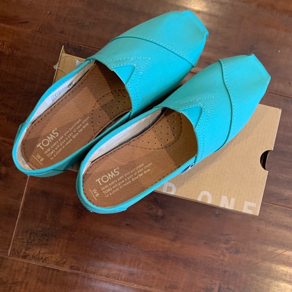 Classic Slip-On Toms - Picture 2 of 4